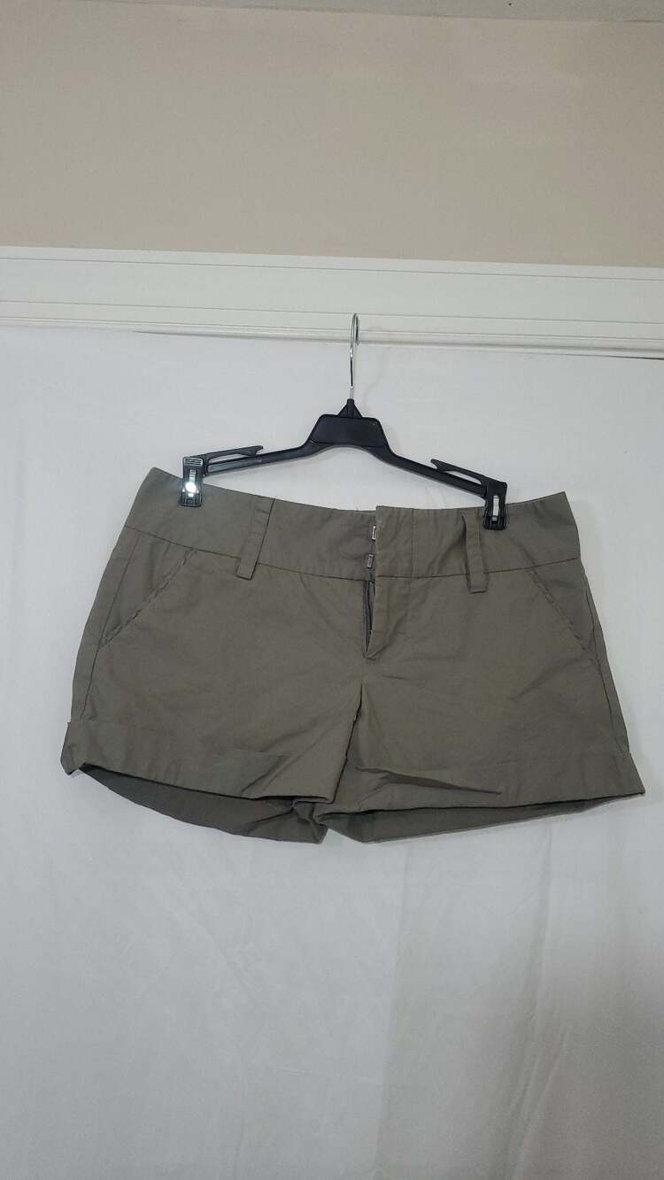 Alice + Olivia Olive Green Cuffed Cotton Blend Shorts Size 6